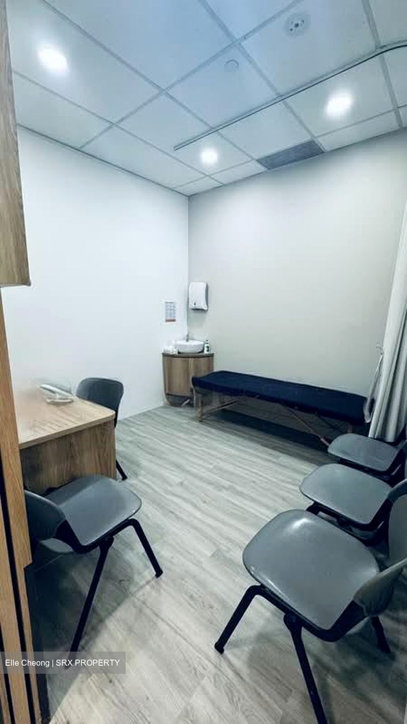 Mount Elizabeth Novena Hospital (D12), Retail #568049521